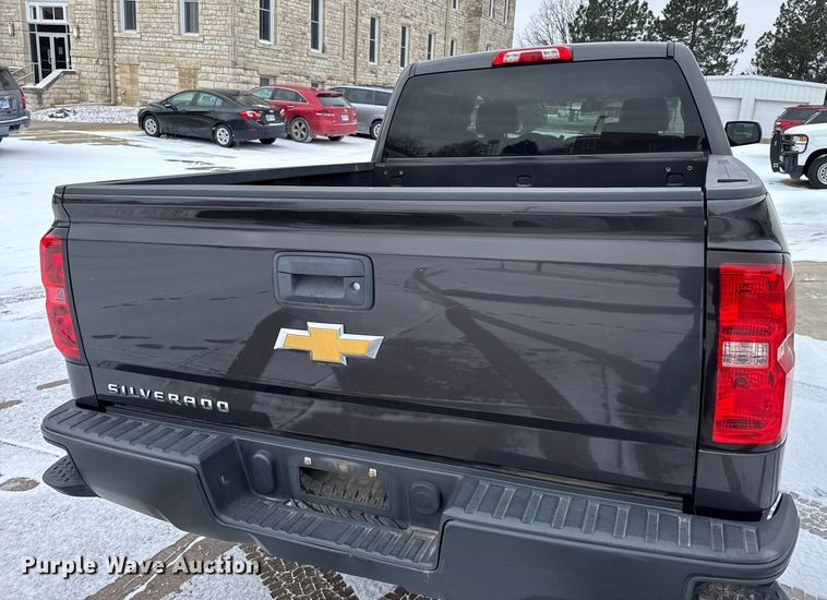 image for item EU6452 2015 Chevrolet Silverado 1500 Crew Cab pickup truck