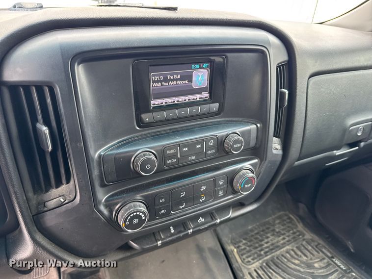 image for item EU6452 2015 Chevrolet Silverado 1500 Crew Cab pickup truck