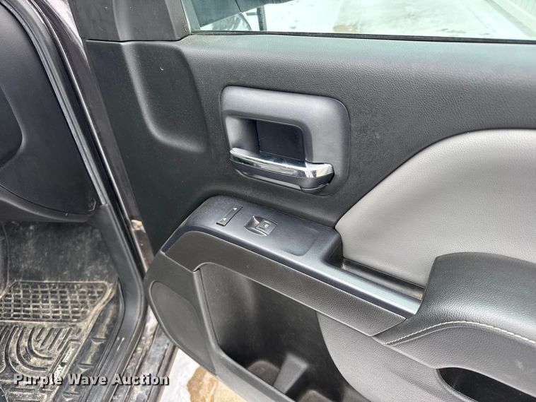 image for item EU6452 2015 Chevrolet Silverado 1500 Crew Cab pickup truck