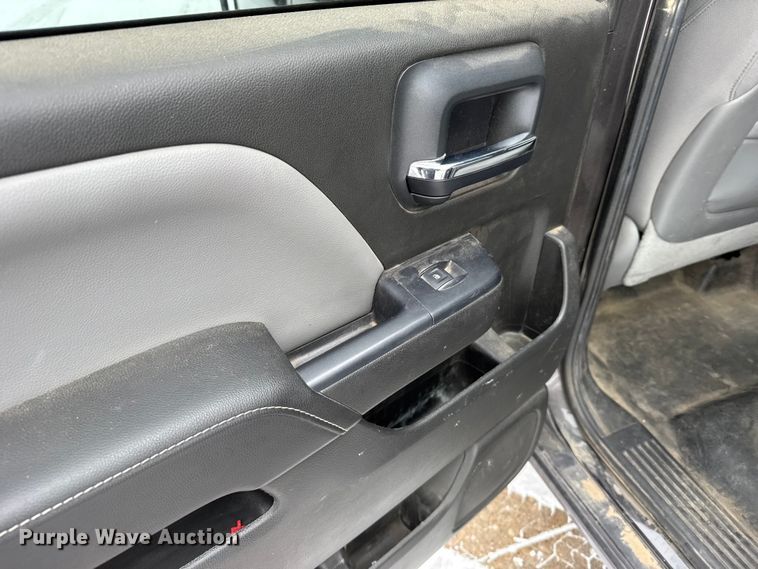 image for item EU6452 2015 Chevrolet Silverado 1500 Crew Cab pickup truck