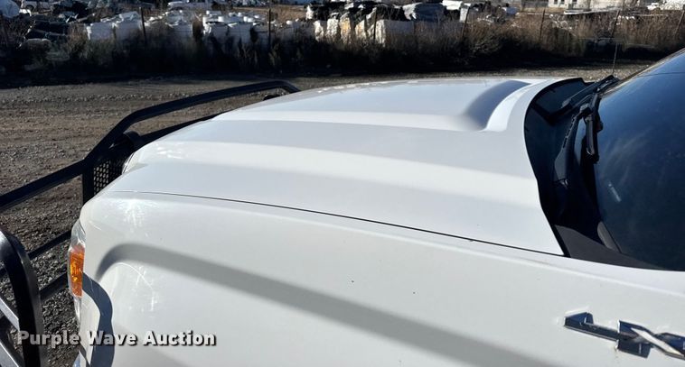 image for item EU6456 2018 GMC Sierra 2500HD Double Cab flatbed pickup truck