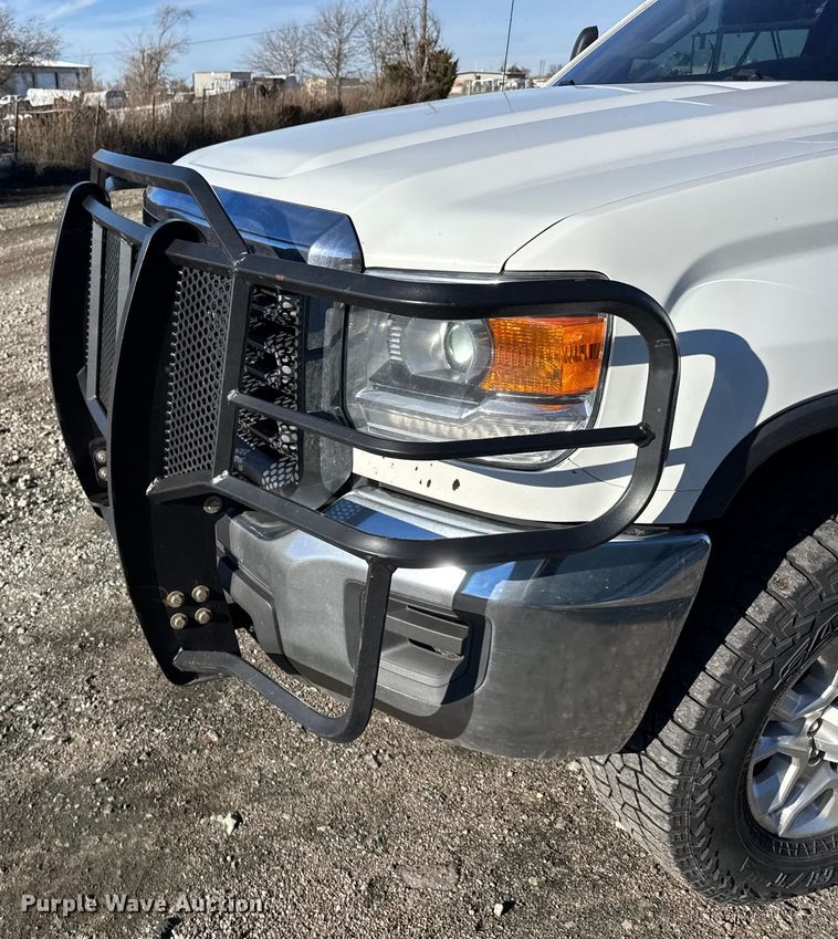 image for item EU6456 2018 GMC Sierra 2500HD Double Cab flatbed pickup truck