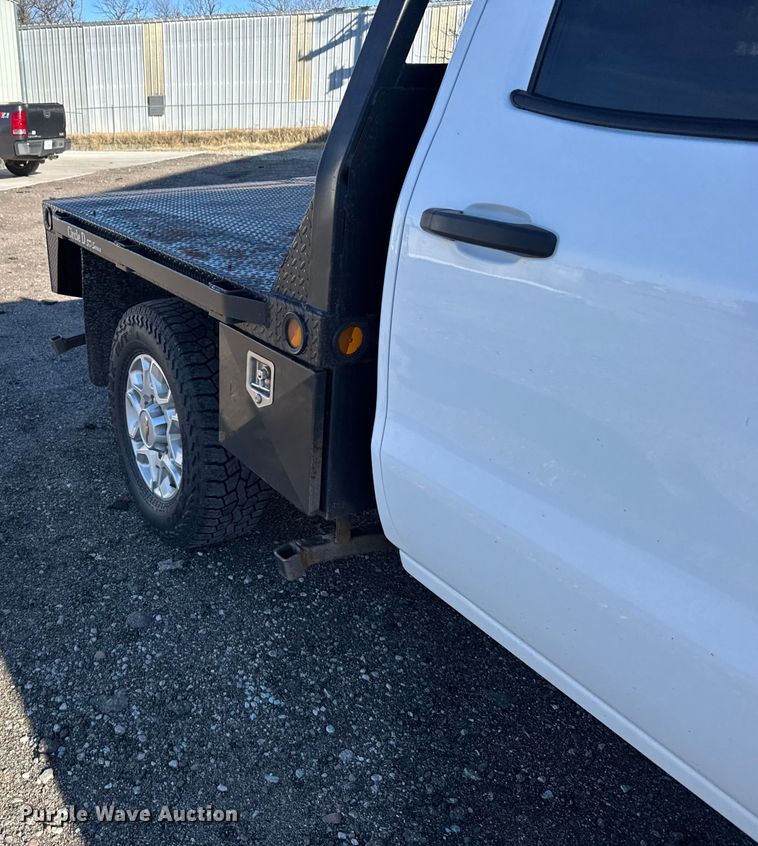 image for item EU6456 2018 GMC Sierra 2500HD Double Cab flatbed pickup truck