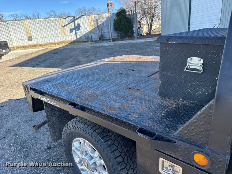 image for item EU6456 2018 GMC Sierra 2500HD Double Cab flatbed pickup truck