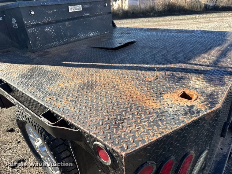 image for item EU6456 2018 GMC Sierra 2500HD Double Cab flatbed pickup truck