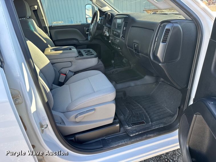 image for item EU6456 2018 GMC Sierra 2500HD Double Cab flatbed pickup truck