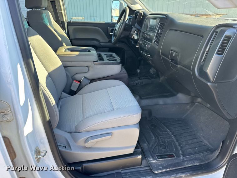 image for item EU6456 2018 GMC Sierra 2500HD Double Cab flatbed pickup truck