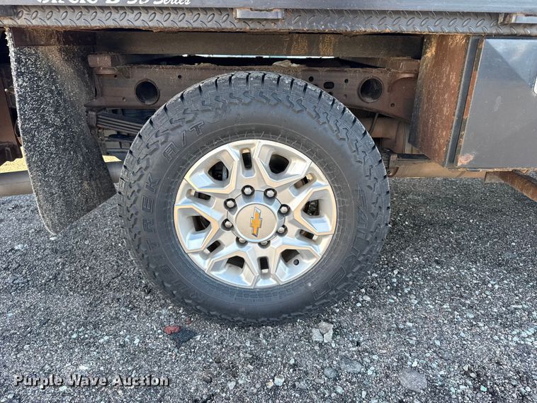 image for item EU6456 2018 GMC Sierra 2500HD Double Cab flatbed pickup truck