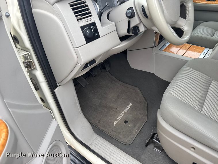 image for item EU6460 2007 Chrysler Aspen SUV