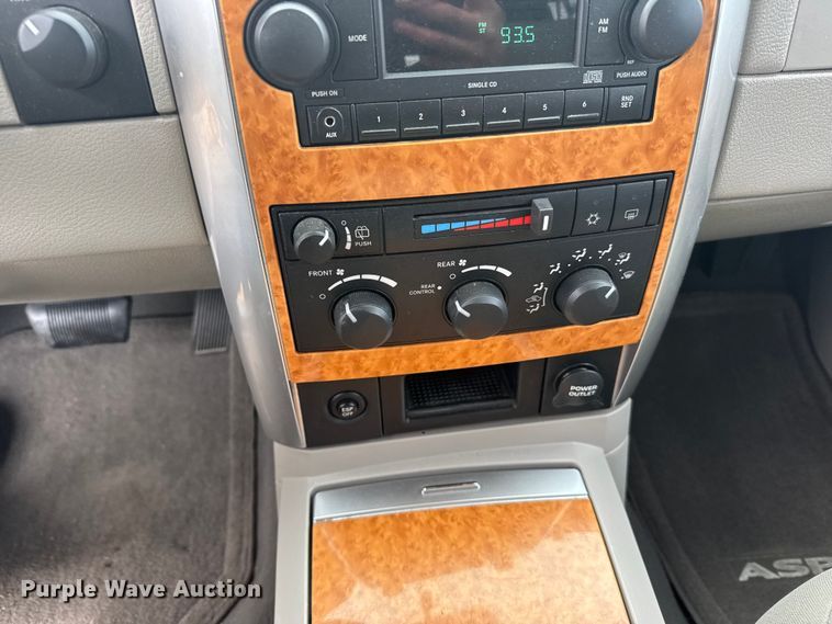 image for item EU6460 2007 Chrysler Aspen SUV