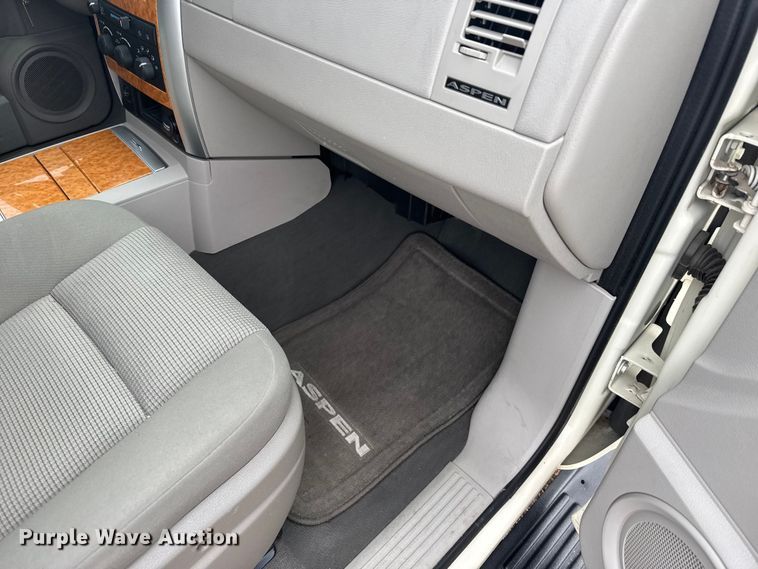 image for item EU6460 2007 Chrysler Aspen SUV
