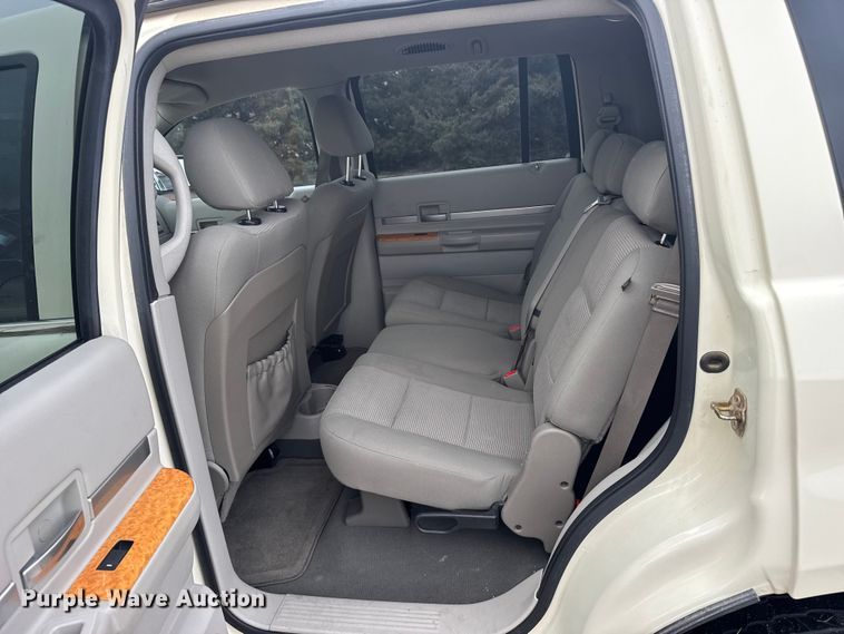 image for item EU6460 2007 Chrysler Aspen SUV