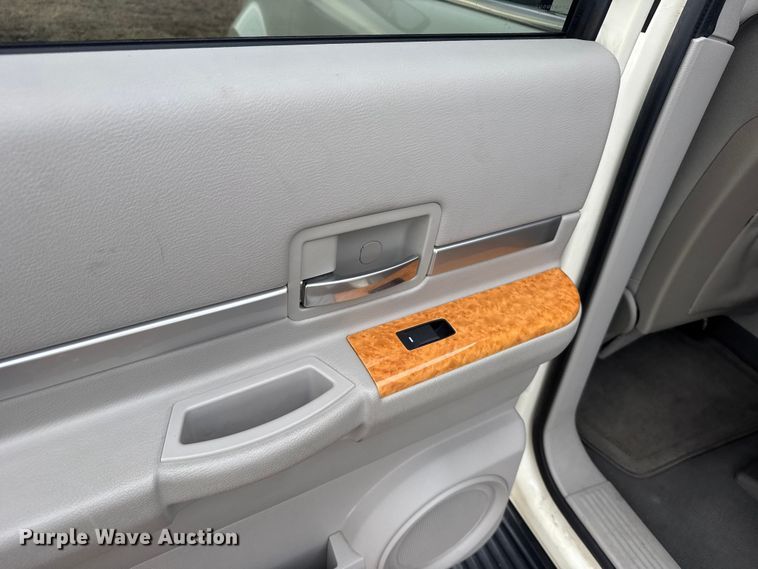 image for item EU6460 2007 Chrysler Aspen SUV