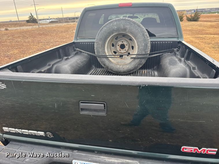 image for item EU6461 2004 GMC Sonoma Crew Cab pickup truck