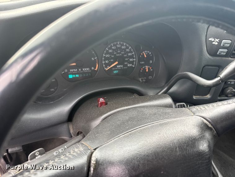 image for item EU6461 2004 GMC Sonoma Crew Cab pickup truck