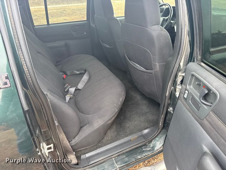 image for item EU6461 2004 GMC Sonoma Crew Cab pickup truck