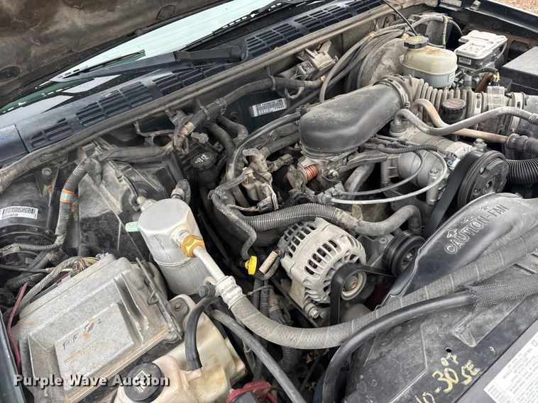 image for item EU6461 2004 GMC Sonoma Crew Cab pickup truck