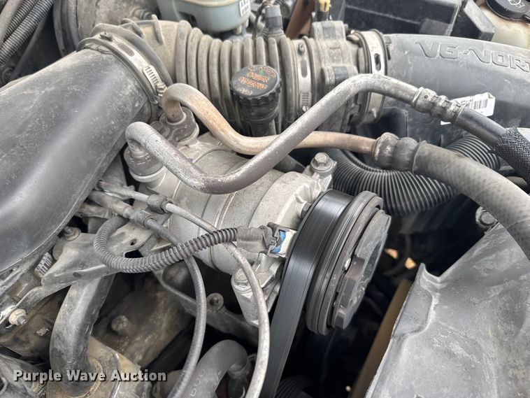 image for item EU6461 2004 GMC Sonoma Crew Cab pickup truck