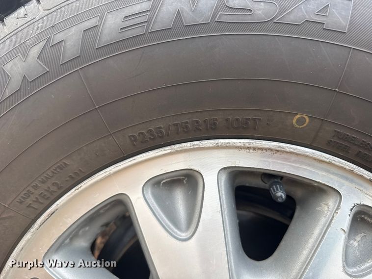 image for item EU6461 2004 GMC Sonoma Crew Cab pickup truck