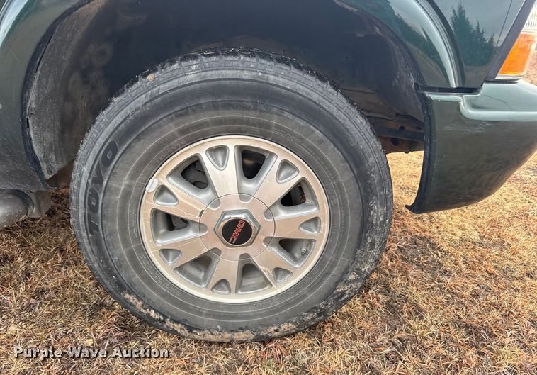 image for item EU6461 2004 GMC Sonoma Crew Cab pickup truck