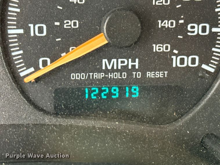 image for item EU6461 2004 GMC Sonoma Crew Cab pickup truck