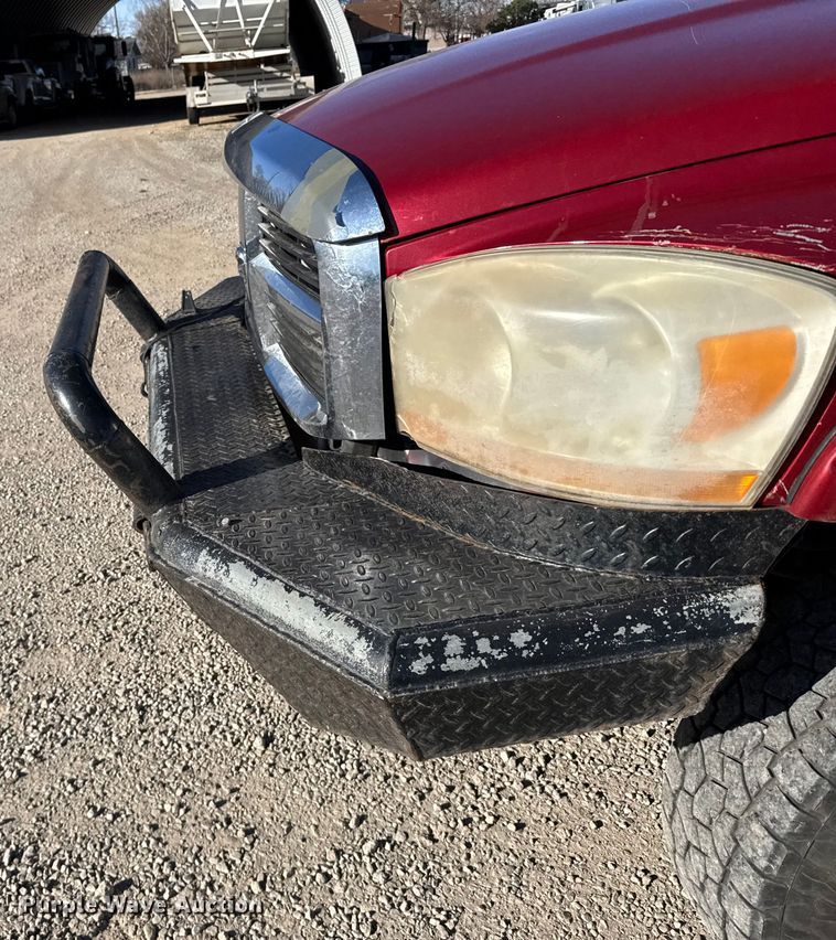 image for item EU6468 2006 Dodge Ram 2500 Ext. Cab pickup truck