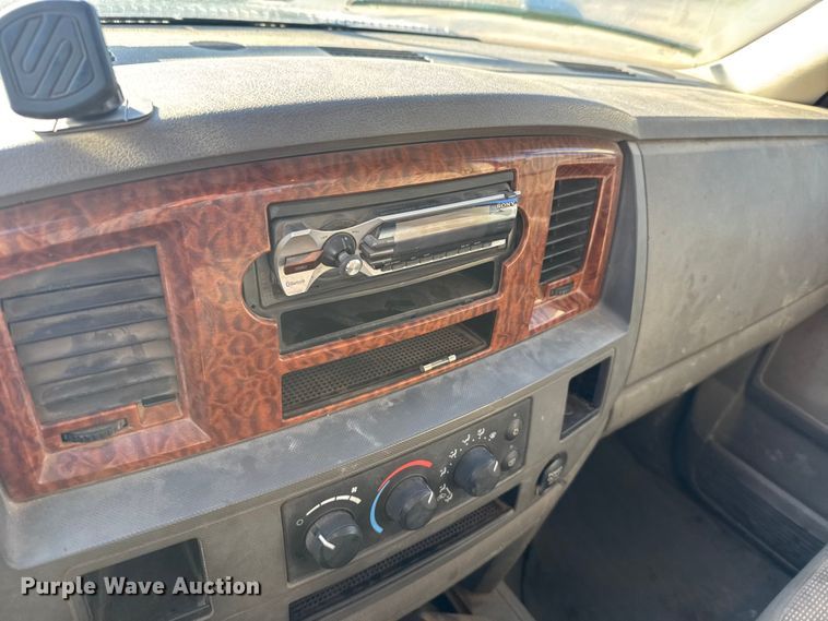 image for item EU6468 2006 Dodge Ram 2500 Ext. Cab pickup truck