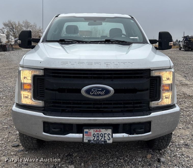 image for item EU8556 2018 Ford F250 Super Duty XL pickup truck