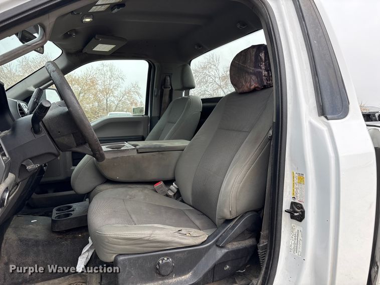 image for item EU8556 2018 Ford F250 Super Duty XL pickup truck