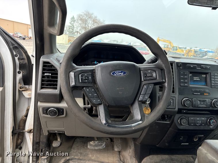 image for item EU8556 2018 Ford F250 Super Duty XL pickup truck