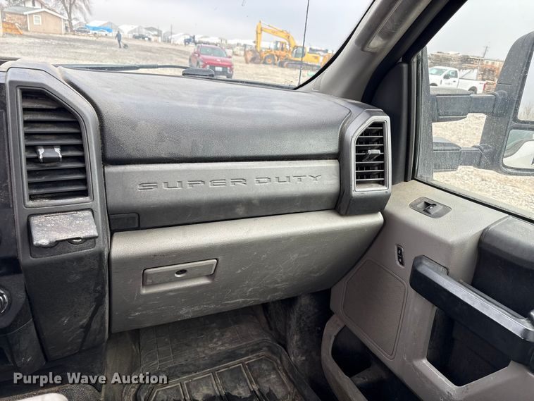 image for item EU8556 2018 Ford F250 Super Duty XL pickup truck