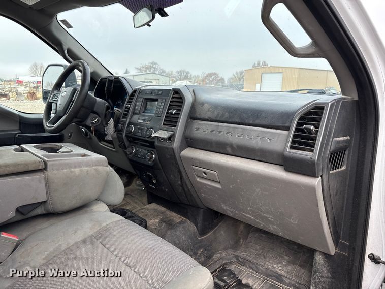 image for item EU8556 2018 Ford F250 Super Duty XL pickup truck