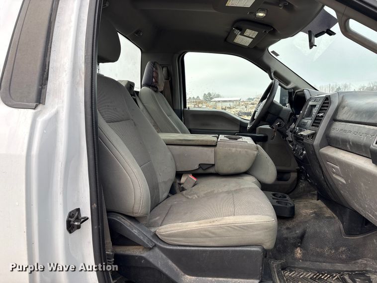 image for item EU8556 2018 Ford F250 Super Duty XL pickup truck