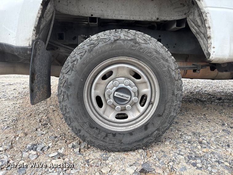 image for item EU8556 2018 Ford F250 Super Duty XL pickup truck