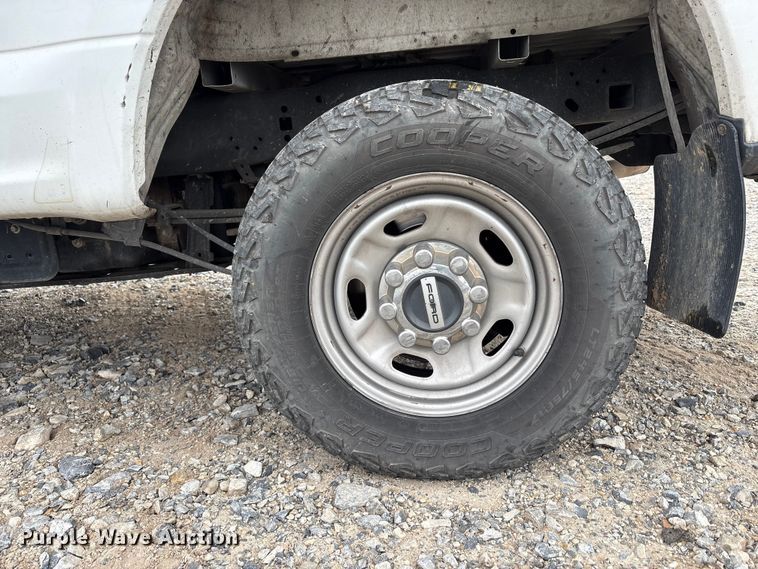 image for item EU8556 2018 Ford F250 Super Duty XL pickup truck