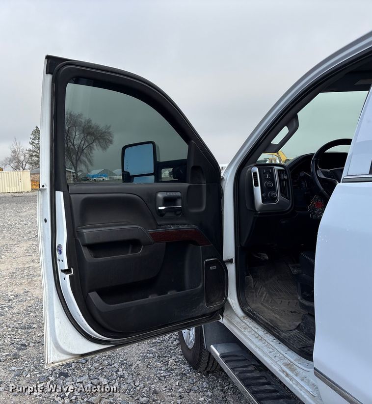 image for item EU8557 2018 GMC Sierra 3500HD Crew Cab pickup truck