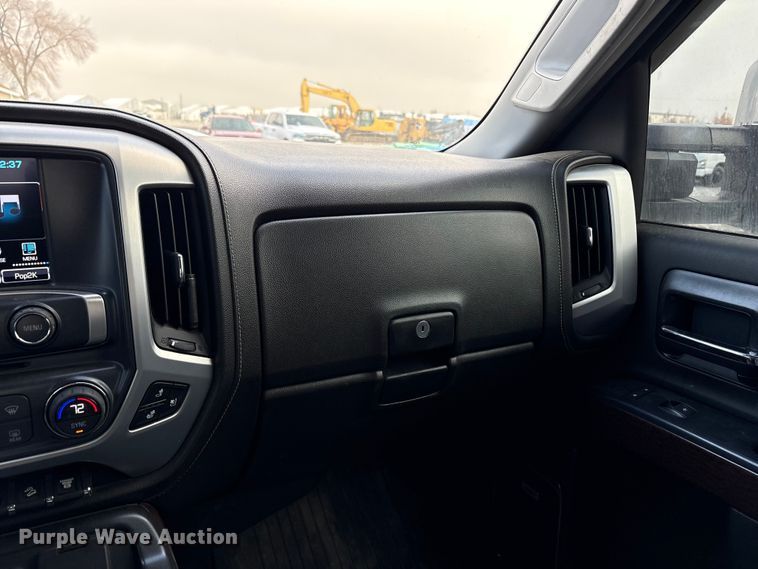 image for item EU8557 2018 GMC Sierra 3500HD Crew Cab pickup truck