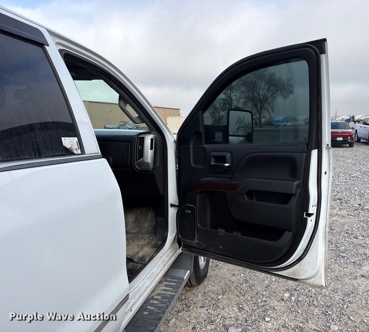 image for item EU8557 2018 GMC Sierra 3500HD Crew Cab pickup truck