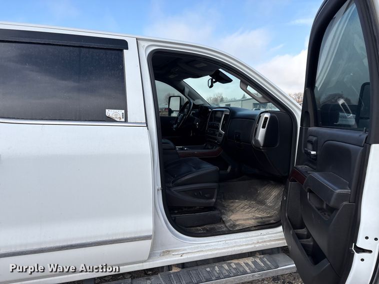 image for item EU8557 2018 GMC Sierra 3500HD Crew Cab pickup truck