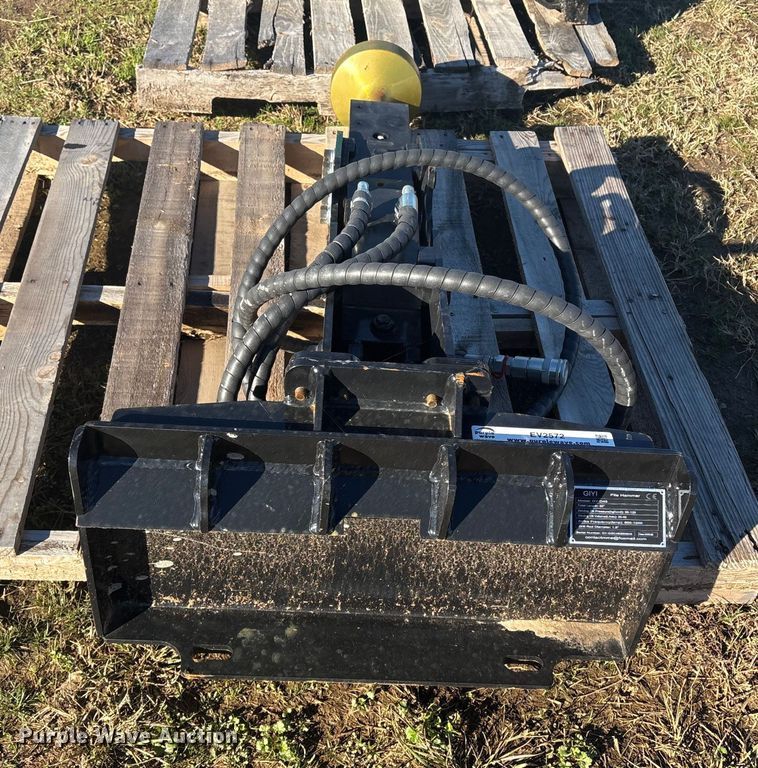 image for item EV2572 2025 GIYI GY-D45 compact utility loader post driver