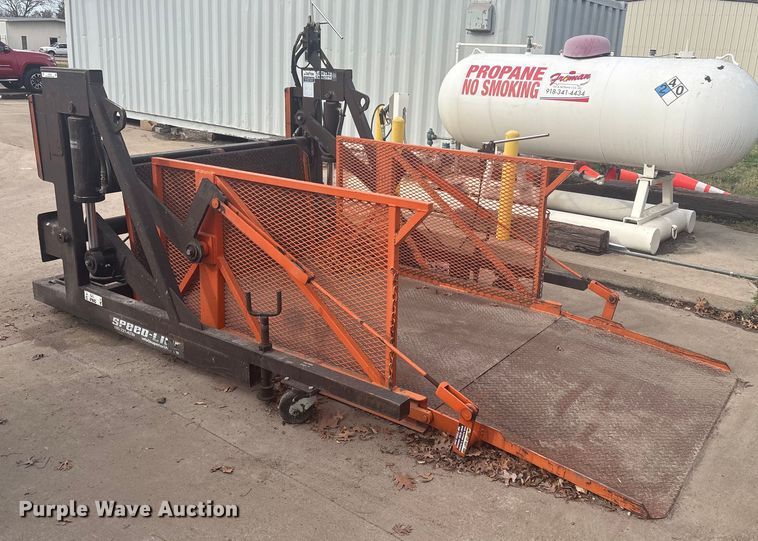 image for item EV2579 Superior Handling Equipment SL500 A loading dock lift