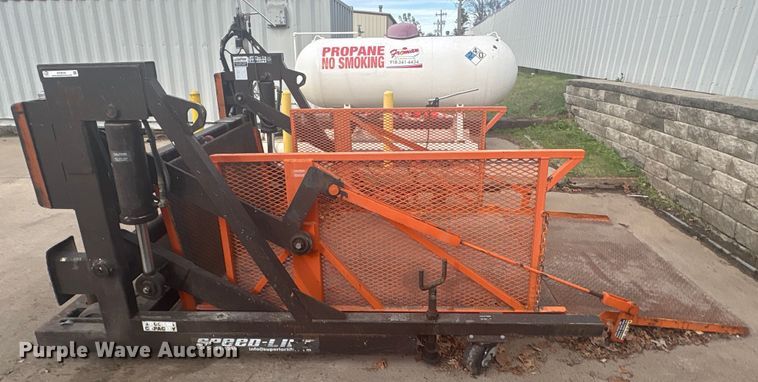 image for item EV2579 Superior Handling Equipment SL500 A loading dock lift