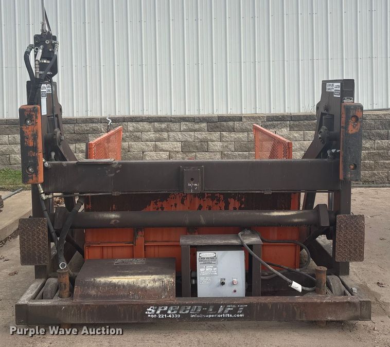 image for item EV2579 Superior Handling Equipment SL500 A loading dock lift