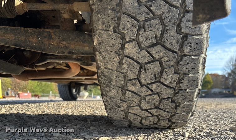 image for item EV3308 2017 Chevrolet Silverado 1500 Crew Cab pickup truck