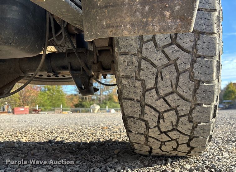 image for item EV3308 2017 Chevrolet Silverado 1500 Crew Cab pickup truck