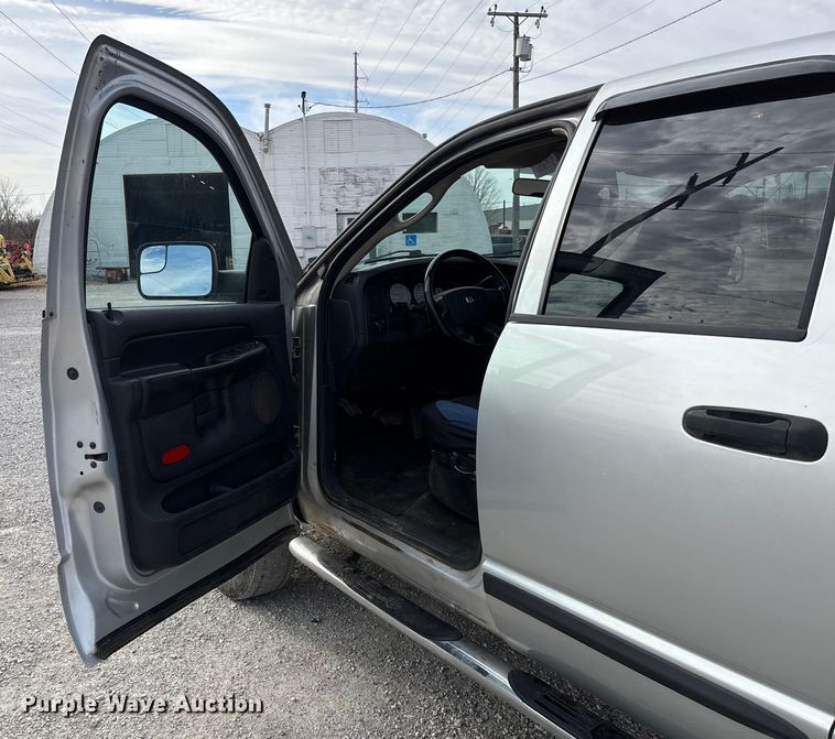 image for item EV3328 2004 Dodge Ram 3500 Quad Cab pickup truck