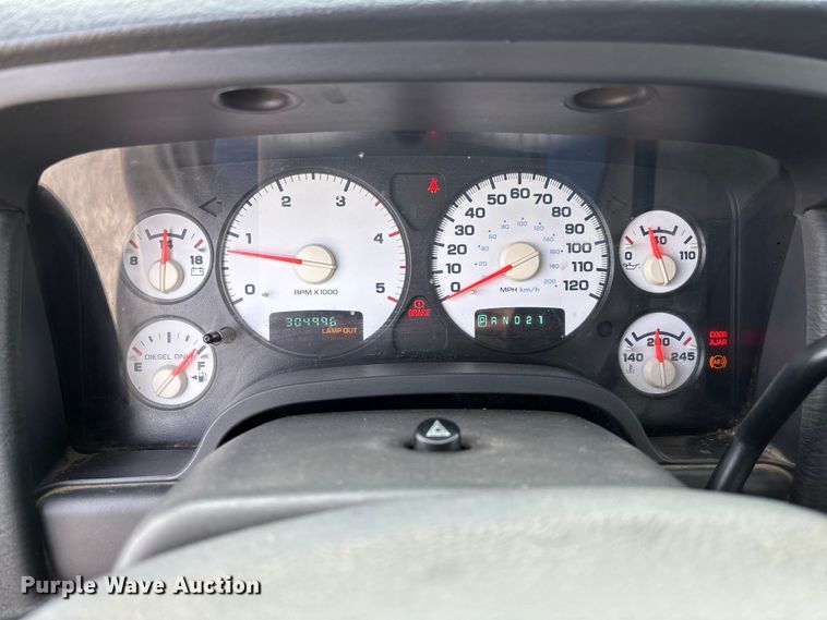 image for item EV3328 2004 Dodge Ram 3500 Quad Cab pickup truck