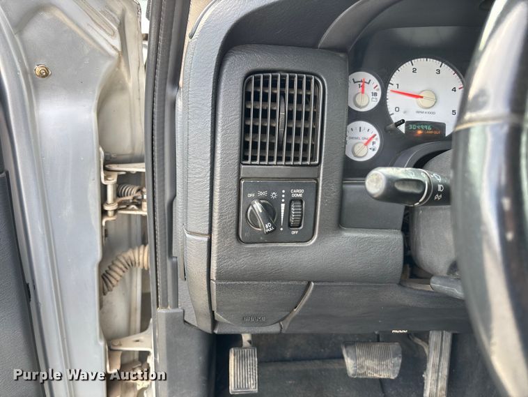 image for item EV3328 2004 Dodge Ram 3500 Quad Cab pickup truck