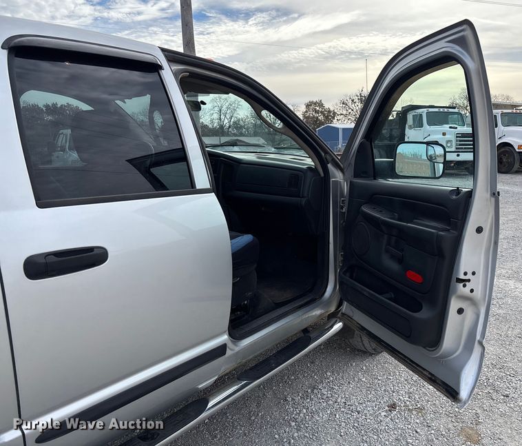 image for item EV3328 2004 Dodge Ram 3500 Quad Cab pickup truck