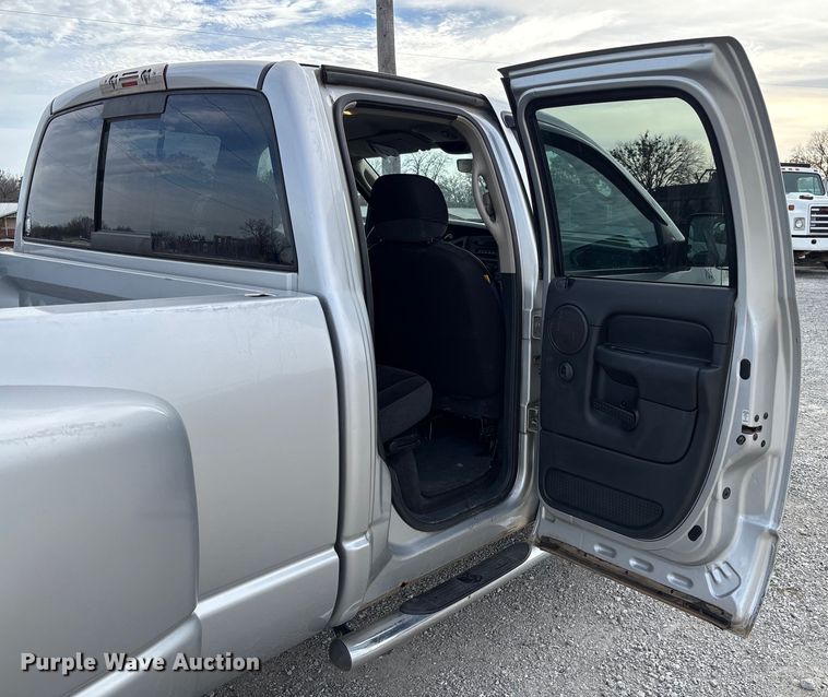 image for item EV3328 2004 Dodge Ram 3500 Quad Cab pickup truck